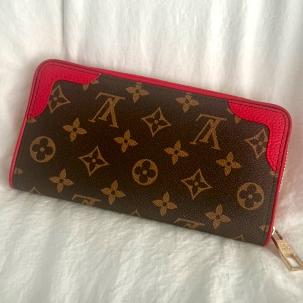 👑✅PRICE FIRM✅ Red and Brown Fashion Large Retiro Zip Around Wallet - Picture 12 of 16